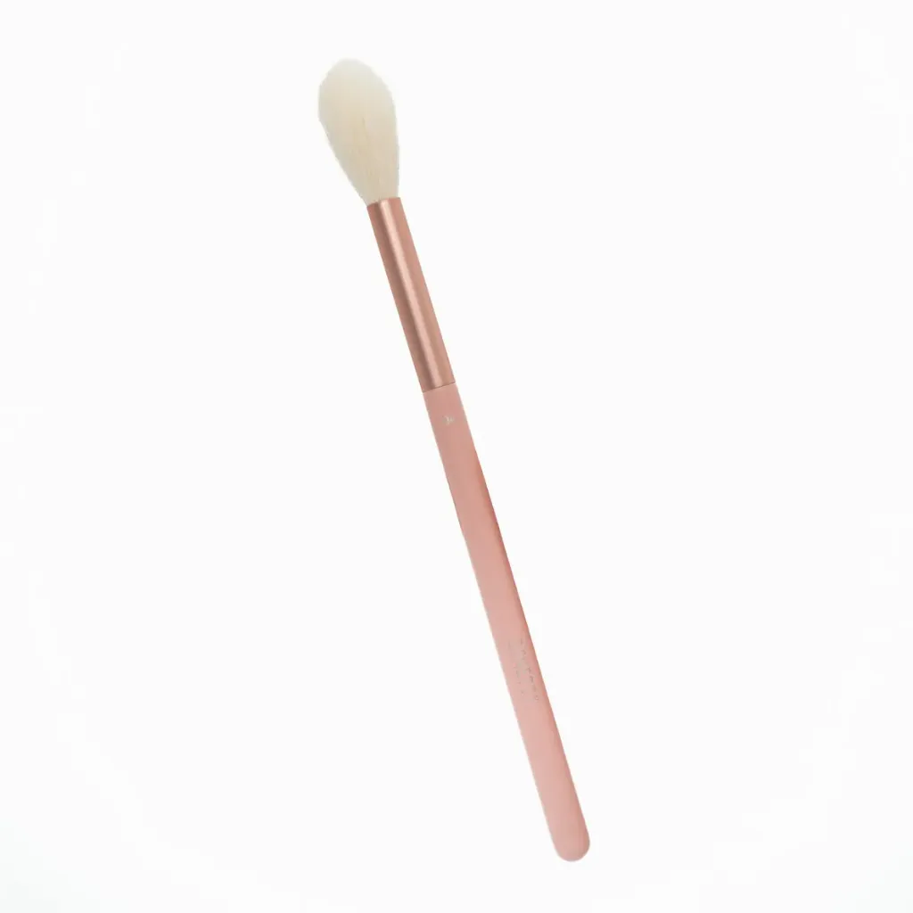 Highlighter Brush  from BENETTY LONDON, No. 04
